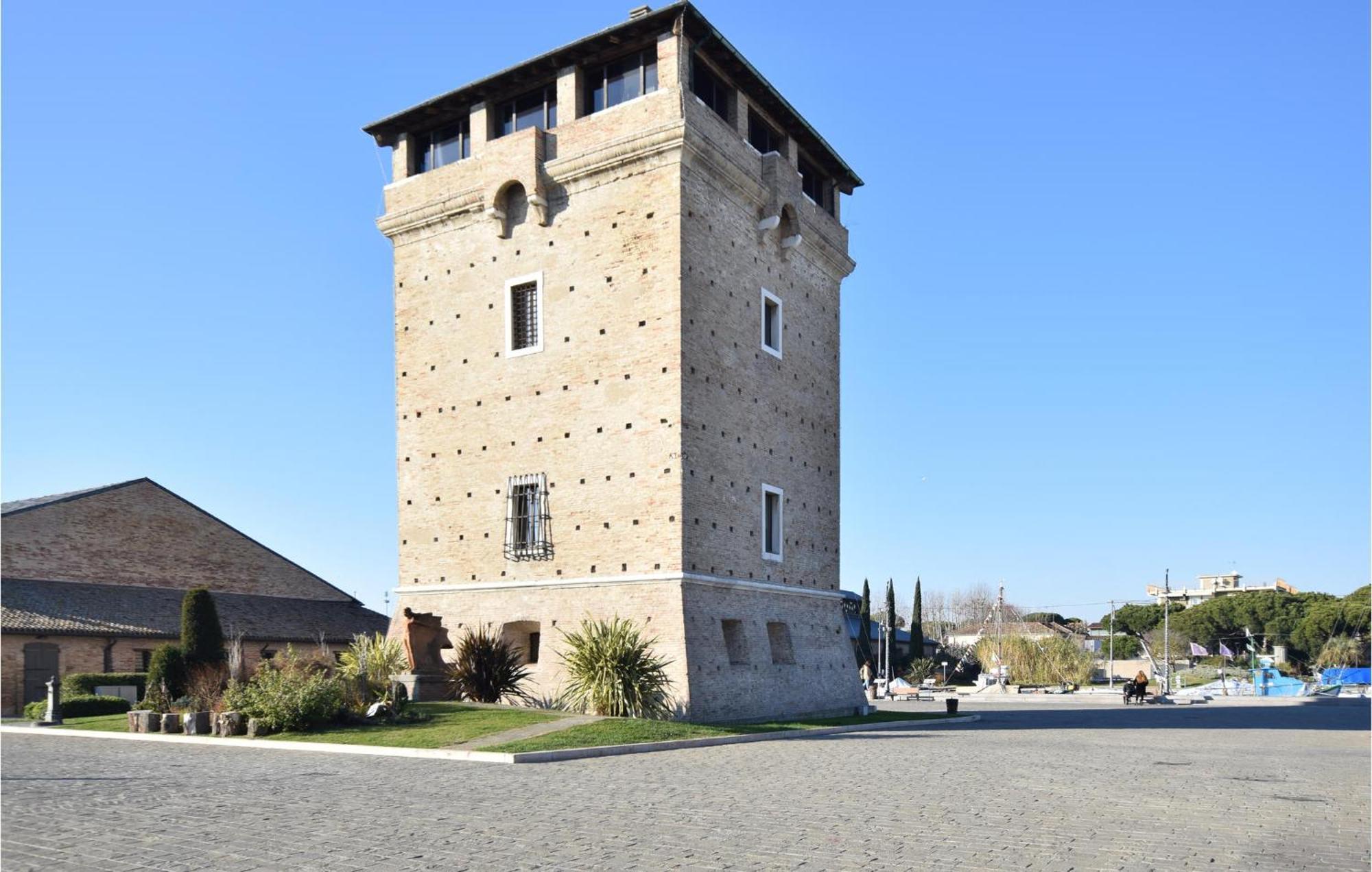 4 Bedroom Awesome Apartment In Cervia Buitenkant foto