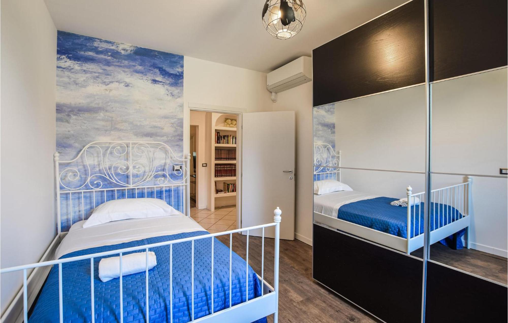 4 Bedroom Awesome Apartment In Cervia Buitenkant foto