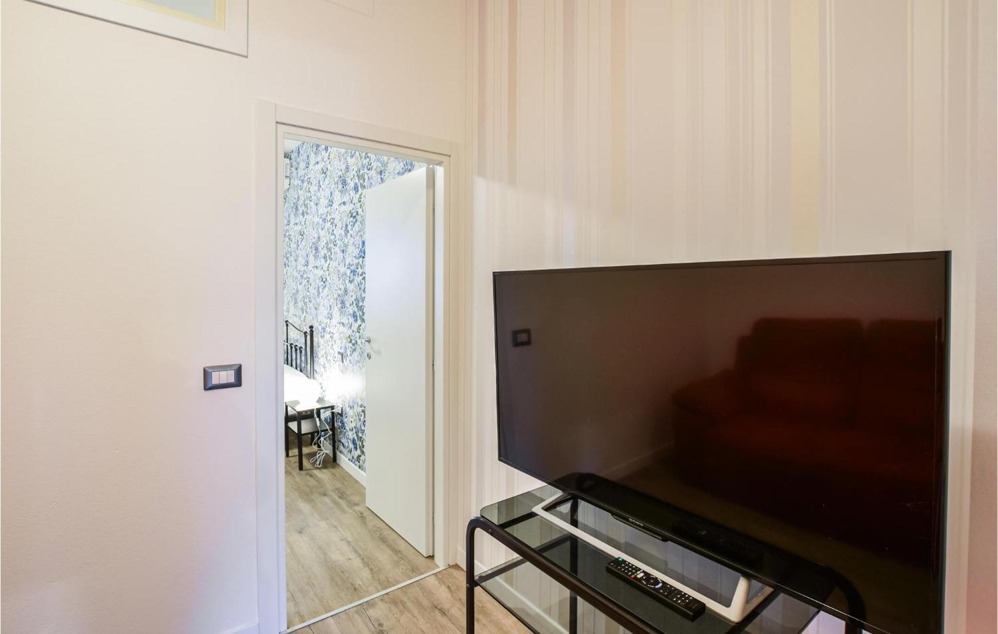 4 Bedroom Awesome Apartment In Cervia Buitenkant foto
