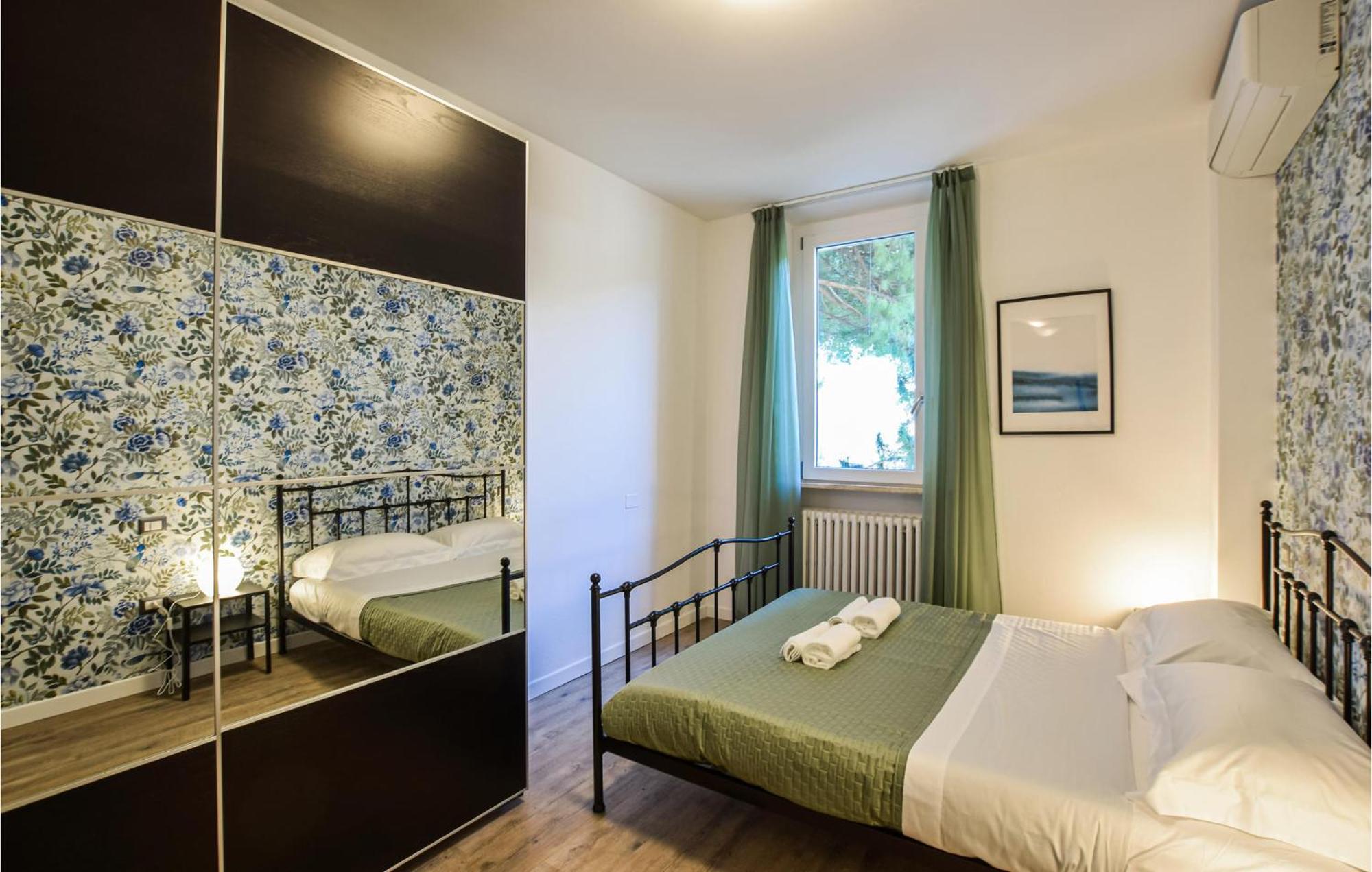 4 Bedroom Awesome Apartment In Cervia Buitenkant foto