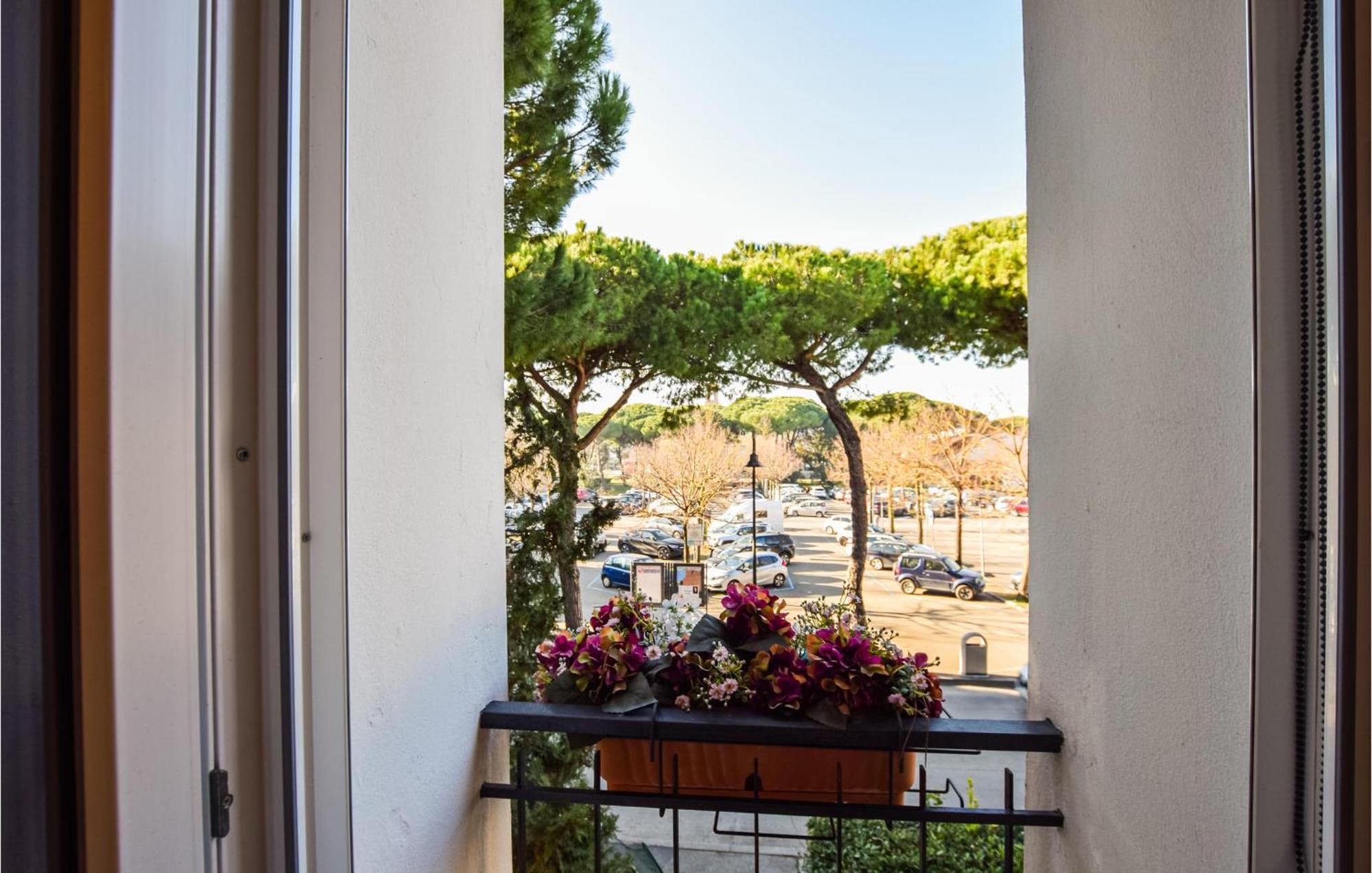 4 Bedroom Awesome Apartment In Cervia Buitenkant foto