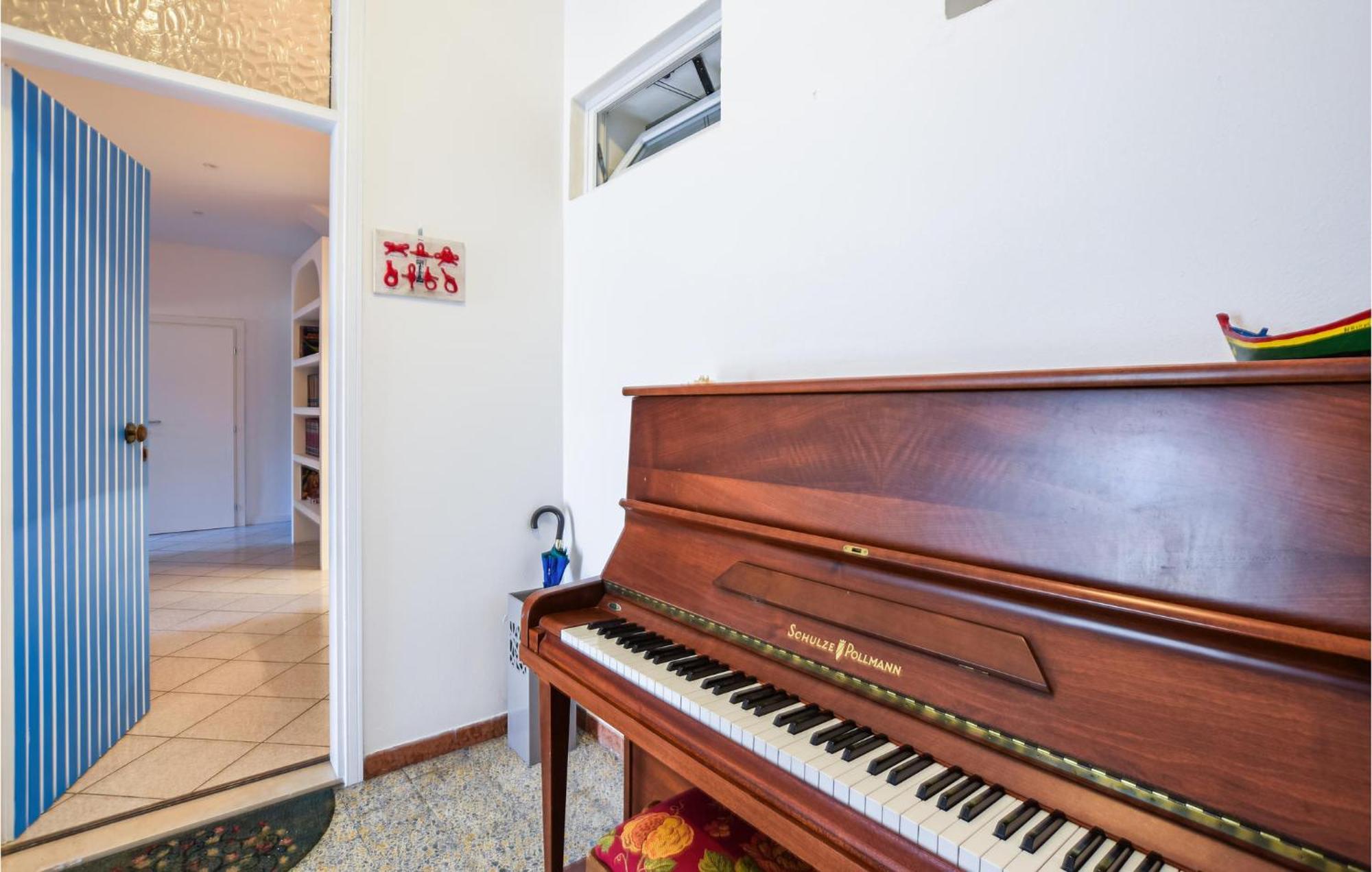 4 Bedroom Awesome Apartment In Cervia Buitenkant foto